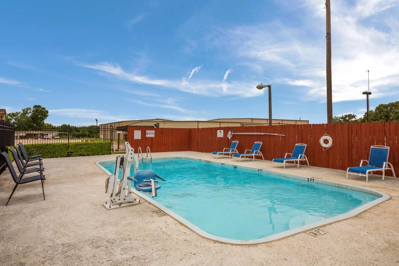 Surestay Hotel By Best Western Rockdale Экстерьер фото