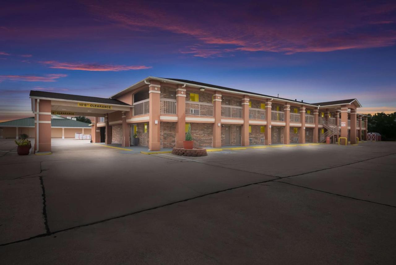 Surestay Hotel By Best Western Rockdale Экстерьер фото