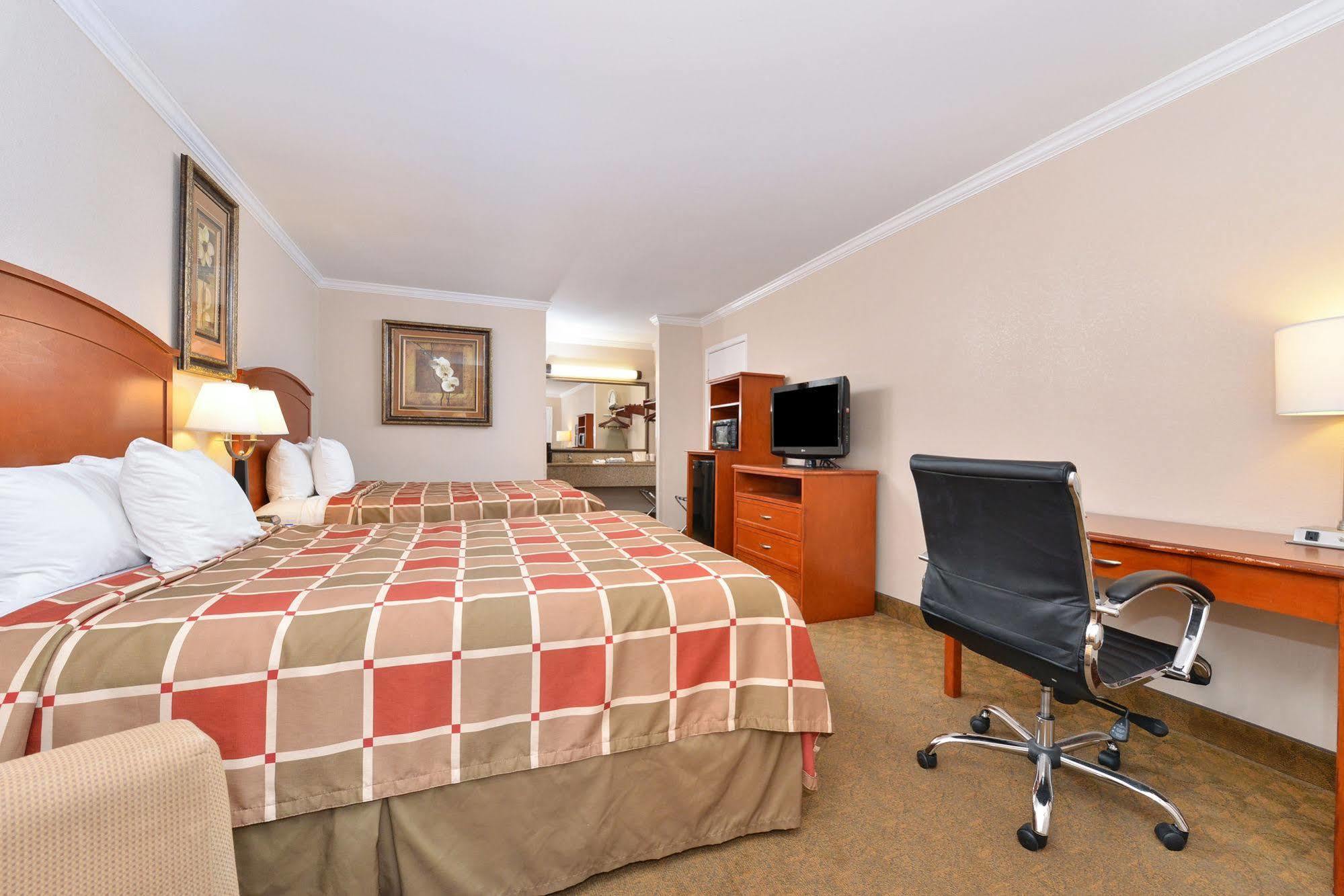 Surestay Hotel By Best Western Rockdale Экстерьер фото